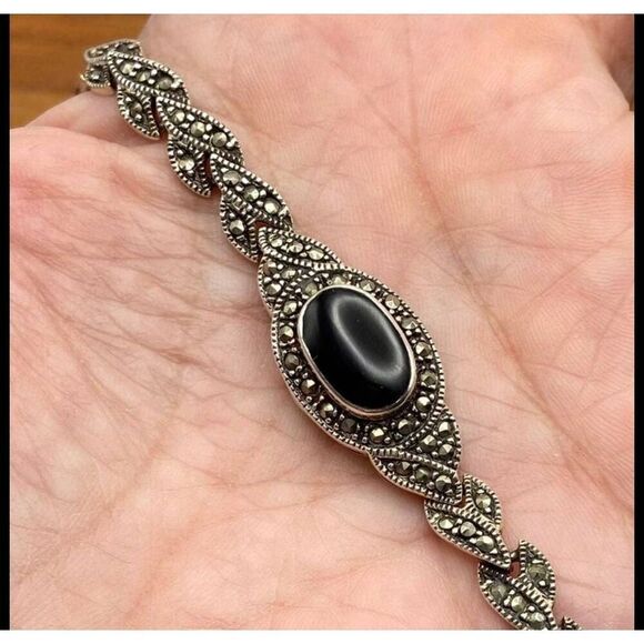 Gorgeous Oval Black Onyx & 925 Sterllng Silver Leaf Design Link Bracelet - Picture 1 of 4